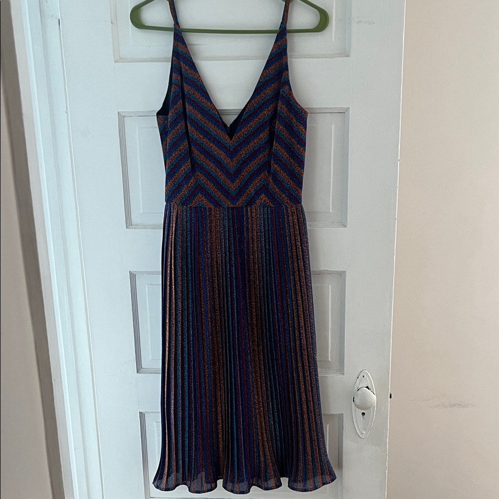 NWT Dress the Population Haley Metallic Stripe V-neck Cocktail Dress - Picture 13 of 16
